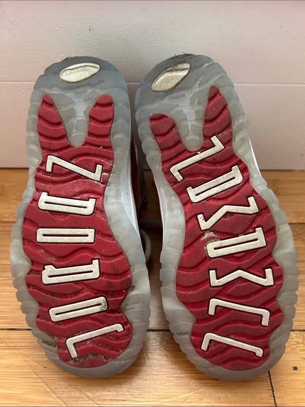 Jordan 11 Retro Kids Sneakers in White, Varsity Red, Black.